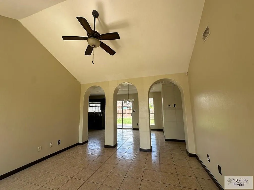 3 bed, 2.0 bath, 1214 sqft, $1,750 — Photo 3