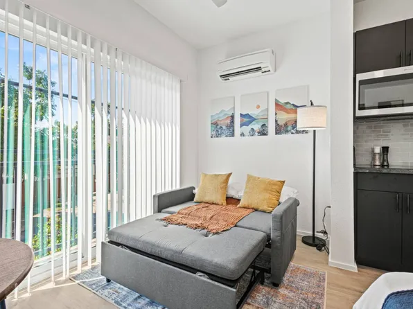 596 W 9th St, Dallas, TX