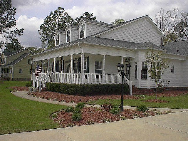 Front right from mid driveway