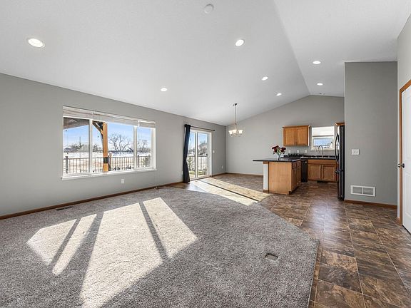 5th image of 845 Lakewood Trl