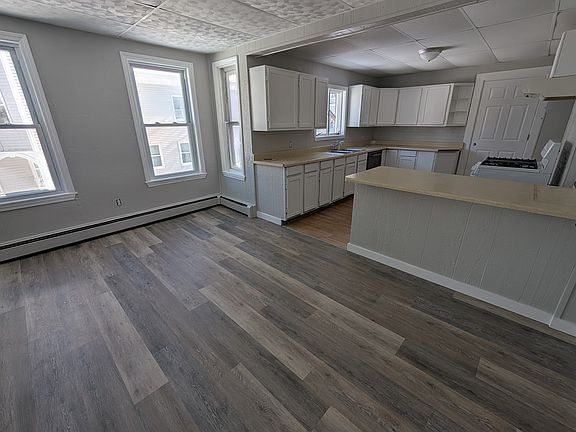 Kitchen/dining room area.