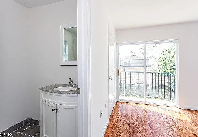 615 Central Ave #1 — Photo 8