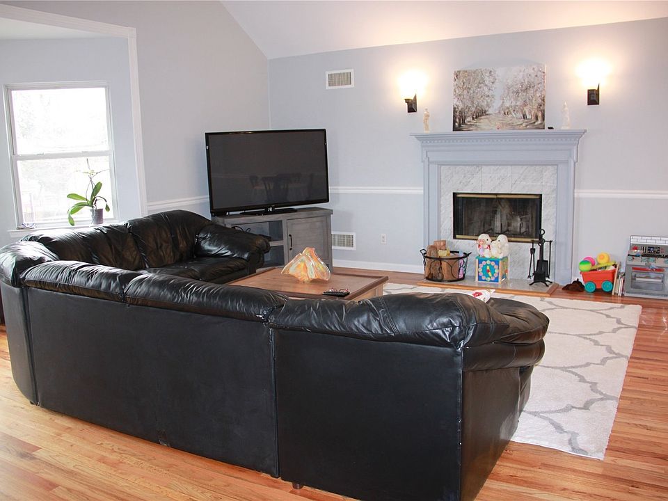 1st image of 5 Georgia St Floor 2