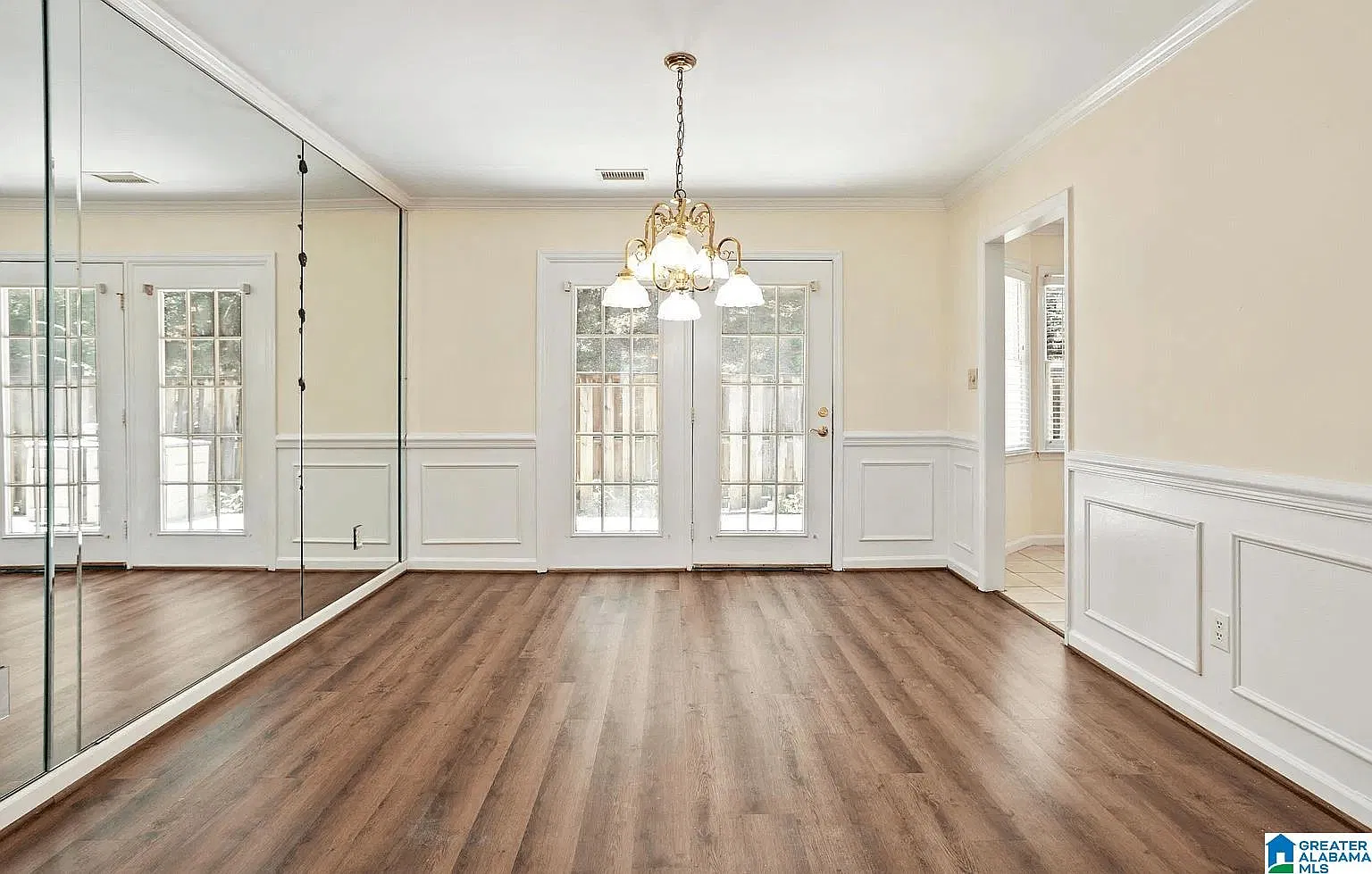 3 bed, 2.5 bath, $2,100 — Photo 3