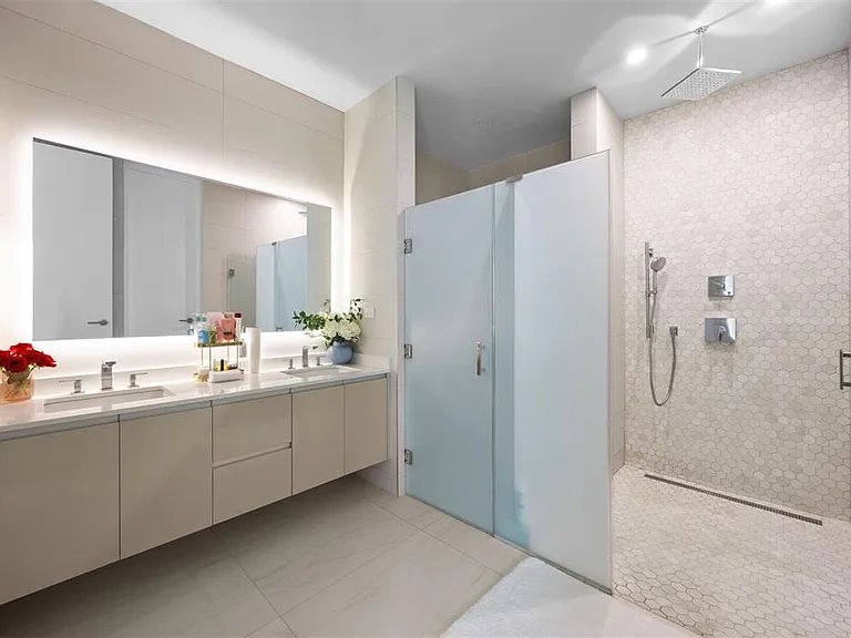 135 Salonga St — Photo 23