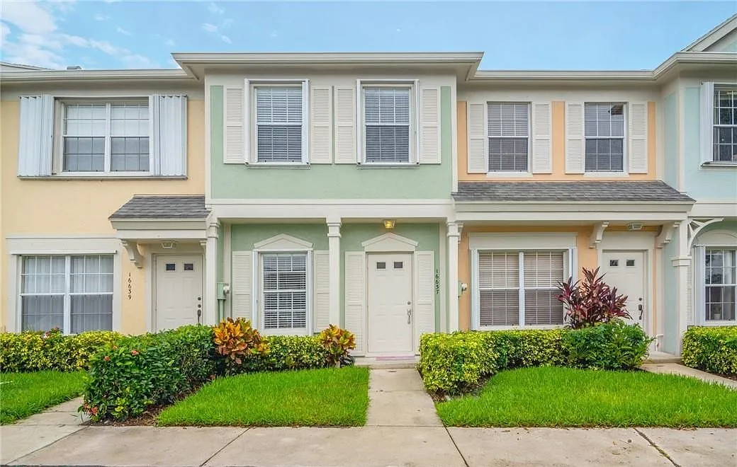 Hemingway Dr, Weston — Photo 1