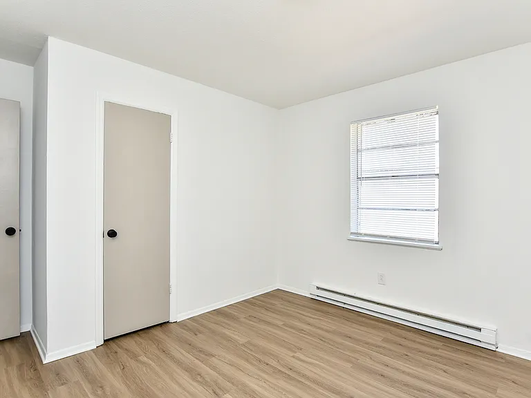 Room 1 (1) Room 1 (1)