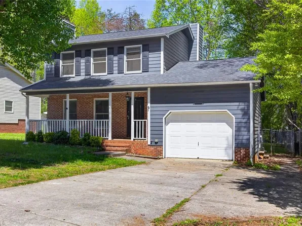2 Lord Foxley Ct, Greensboro, NC 27405