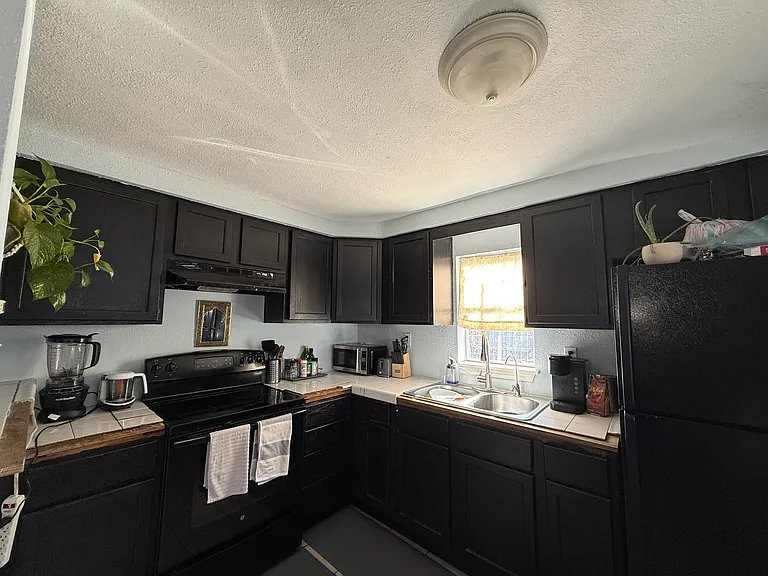 130 Private Road 1717 — Photo 2