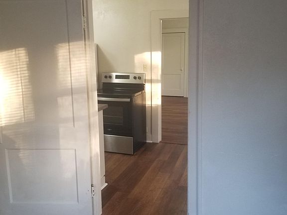 4th image of 711 Brown St APT C