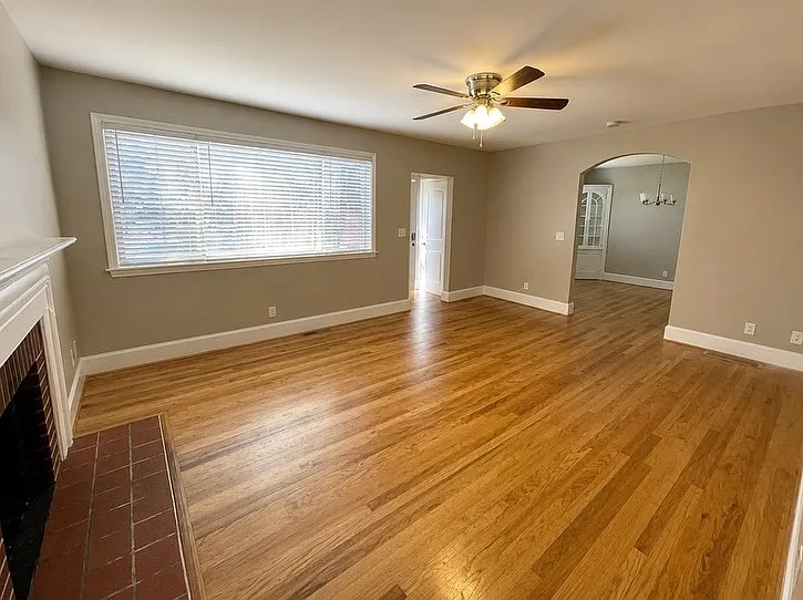 319 W Martintown Rd — Photo 2