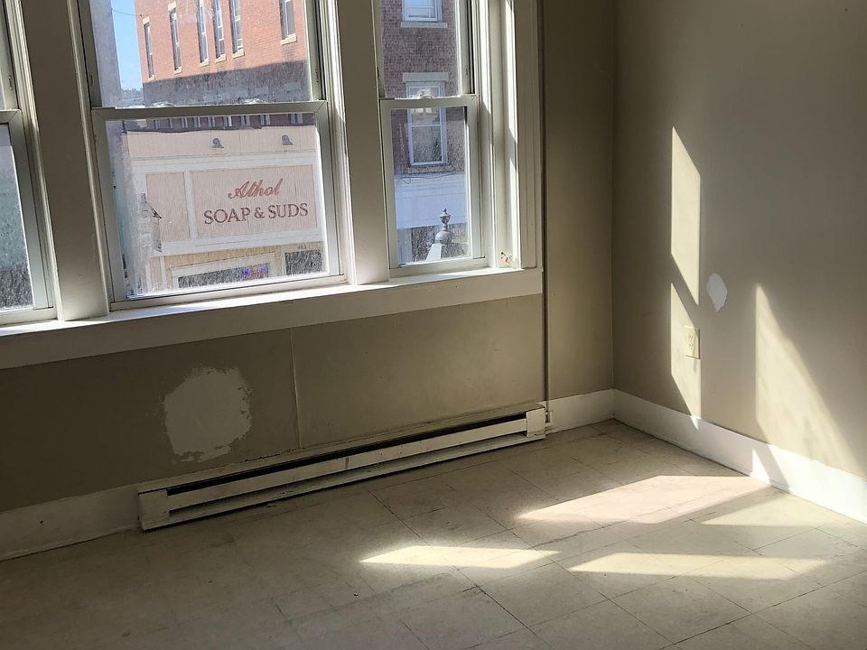 2nd image of 498 Main St #1