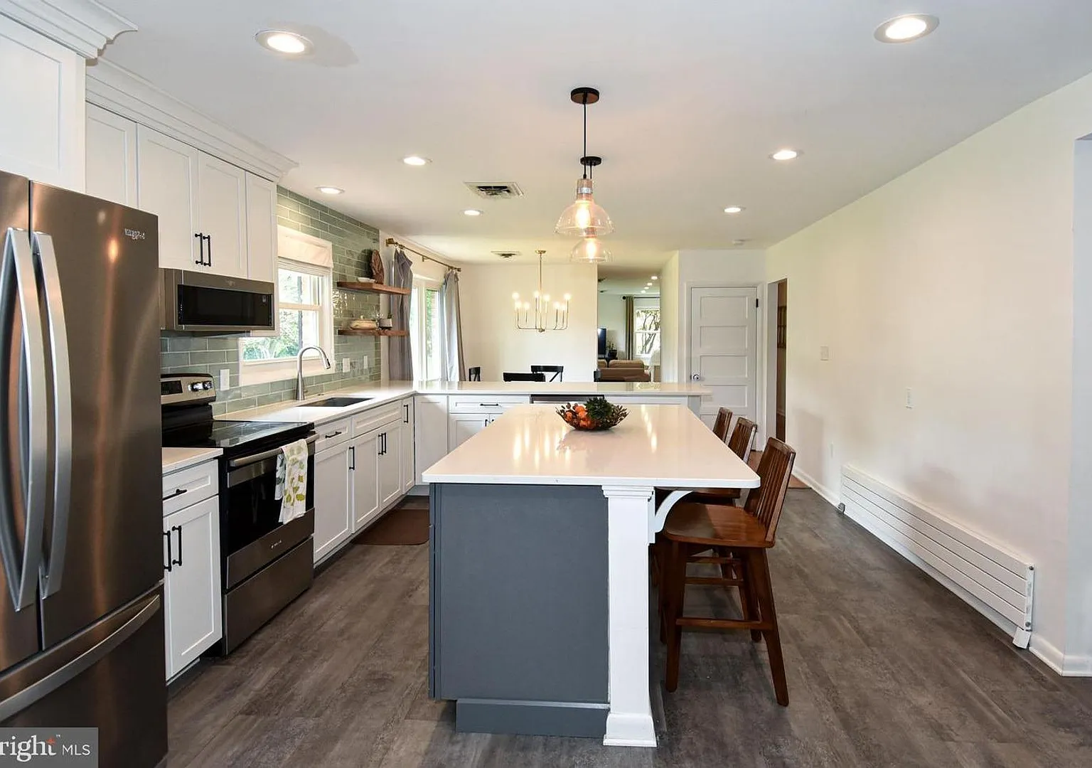 Charming and updated 1960's Rambler in the Town of Round Hill. 3 Bedrooms. 1.5 bathrooms. — Photo 4