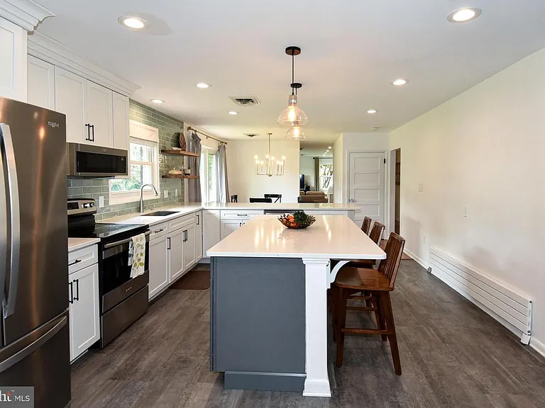 2 Cinnamon Fern Rd — Photo 4