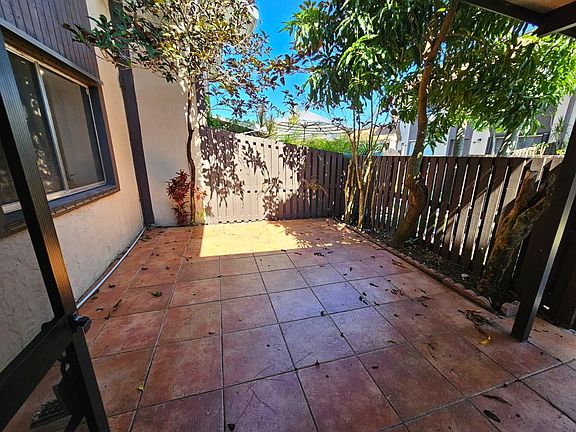 4th image of 2148 Sherwood Forest Boulevard #4