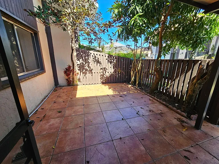 2148 Sherwood Forest Blvd #4 — Photo 4