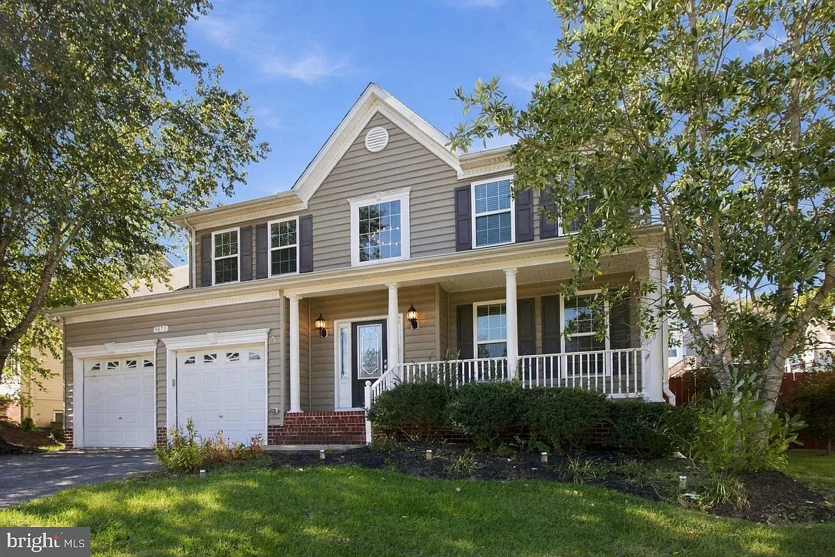 5 bed, 3.5 bath, 3819 sqft, $3,950 — Photo 3