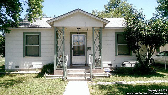 1st image of 2423 W Woodlawn Ave