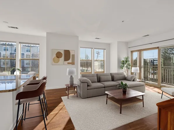 3 Repton Cir Unit 3210, Watertown, MA 02472