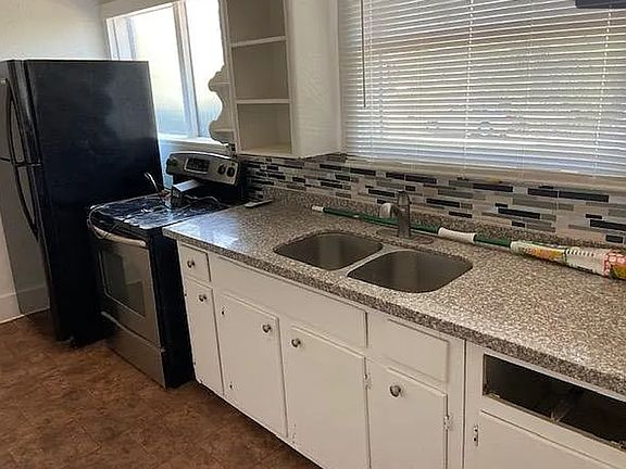 4th image of 638-644 E 4th St #48036fe60