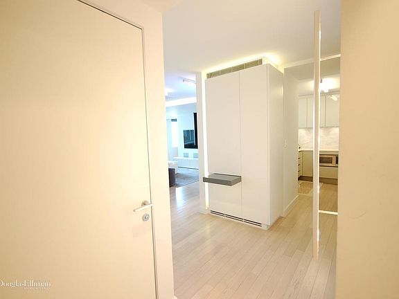 3rd image of 322 W 57th St APT 51M
