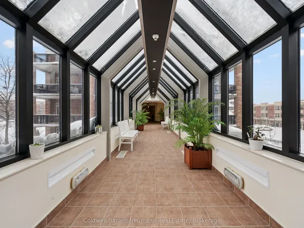 65 Bayberry Dr #202, Guelph, ON N1G 5K8