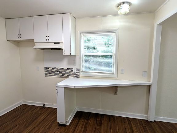 4th image of 2284 Austin St