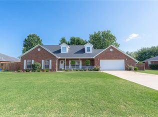 271 W Countryside Dr, Farmington, AR 72730