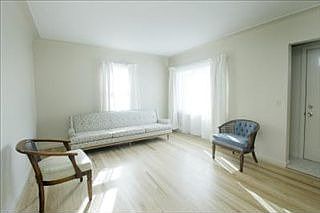 3rd image of 1321 Roseland Ave