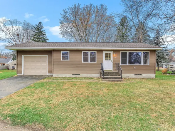 30740 Palmer Ct, Lindstrom, MN 55045