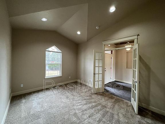 4th image of 835 Nutcracker Dr