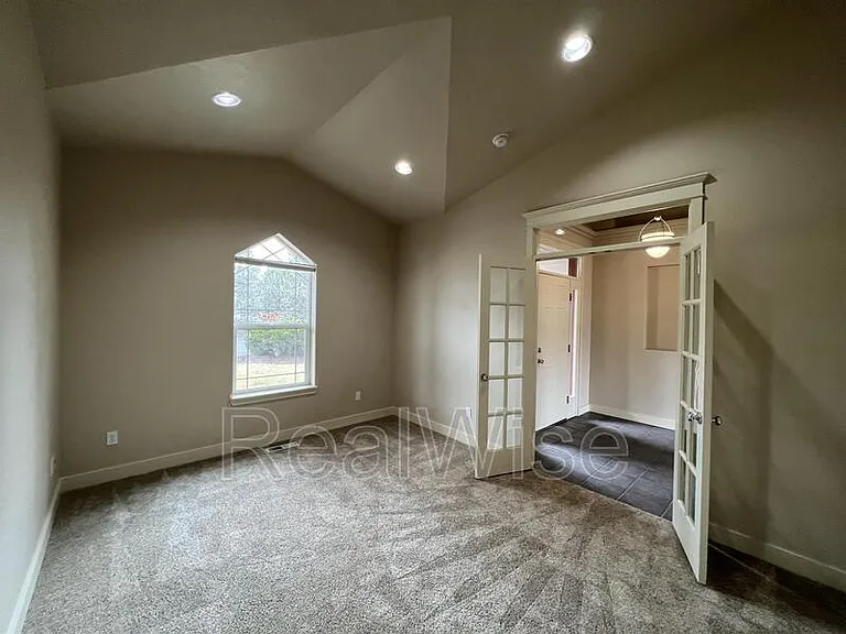 835 Nutcracker Dr — Photo 4
