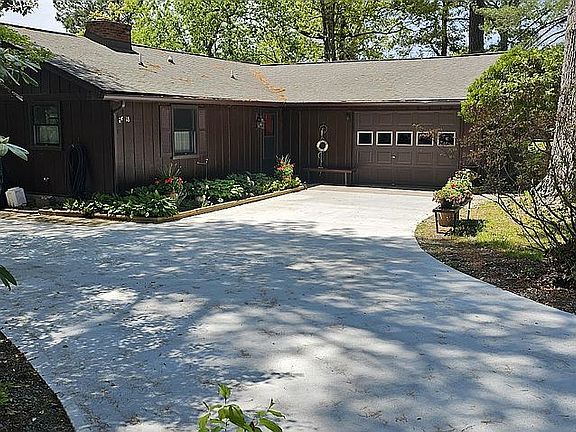4th image of 18 Mount Holly Ct
