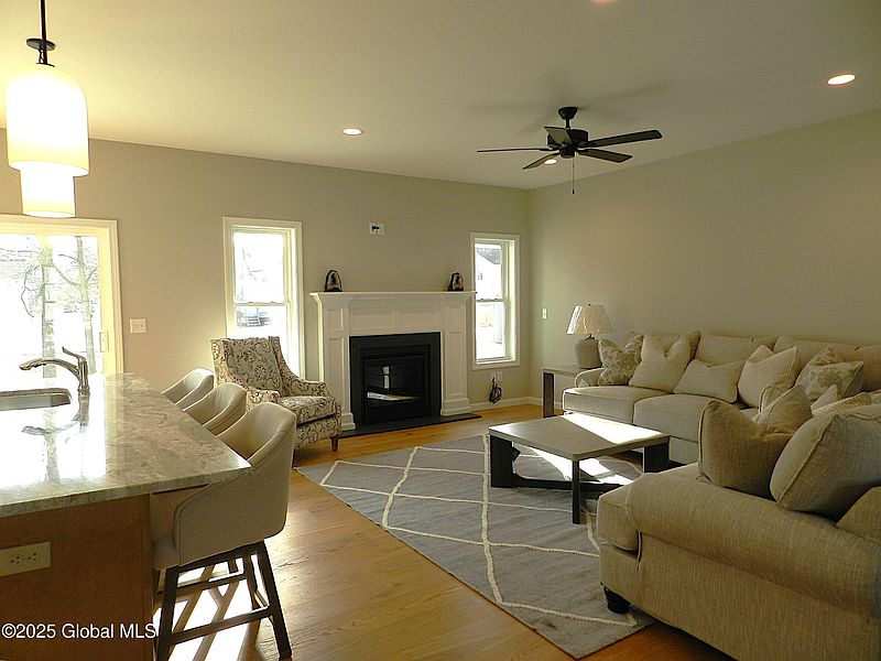 2nd image of 18 Sandy Boulevard