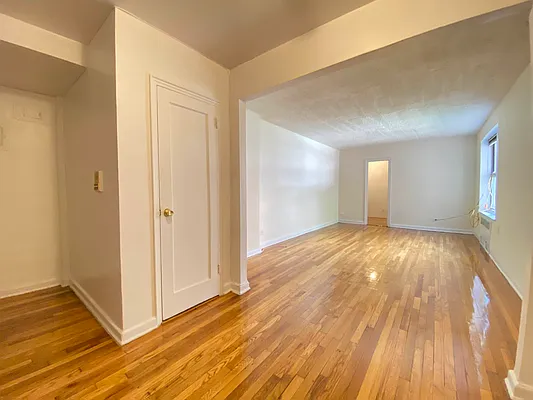 Rented by Queens Apartments Realty LLC | media 17