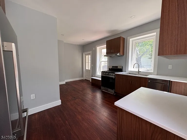 31 Diller Ave — Photo 5