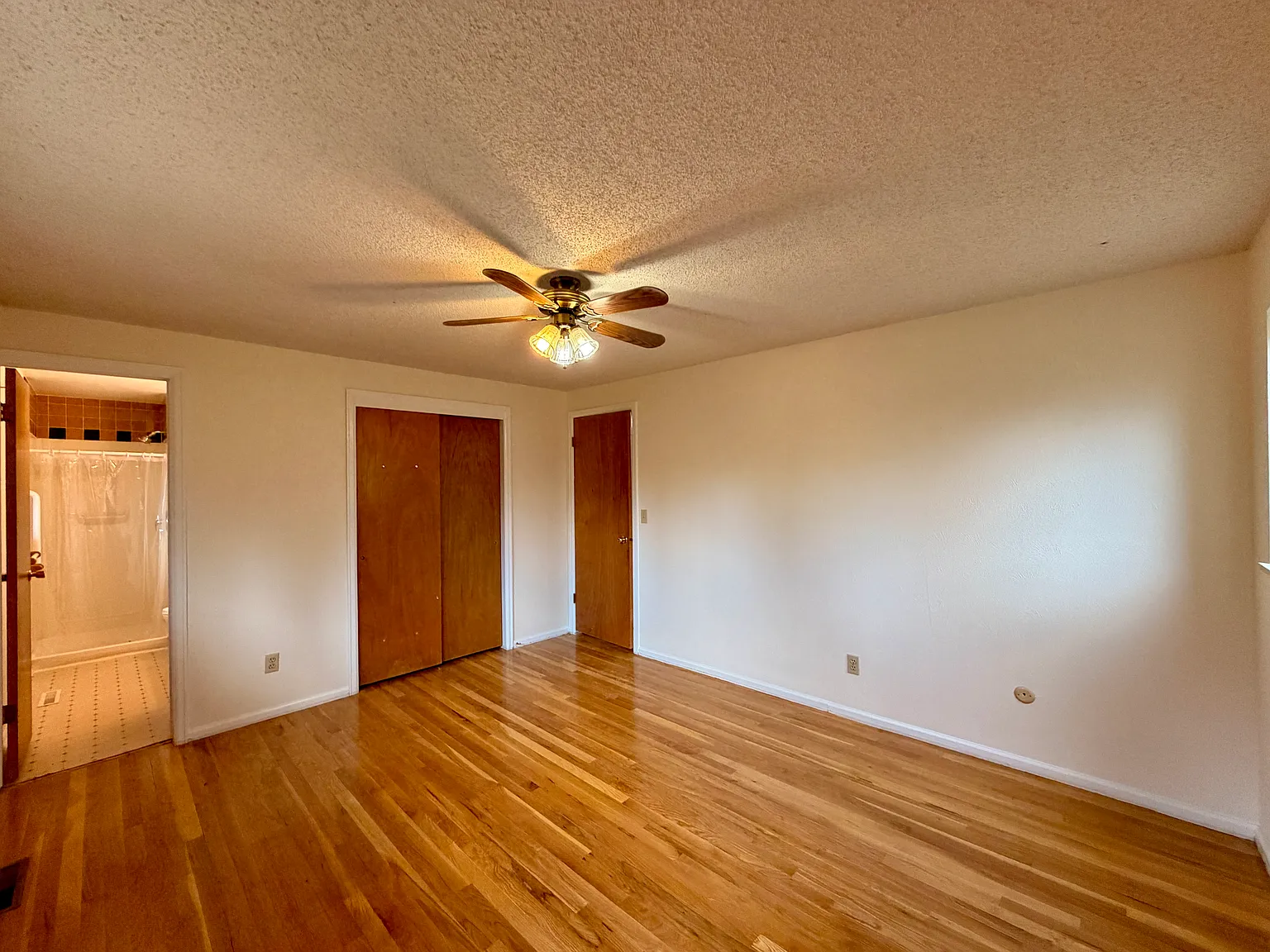 4 bed, 2.5 bath, 1892 sqft, $3,350 — Photo 4