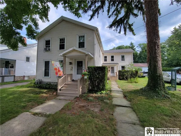 25 Gillis St, Fredonia, NY 14063
