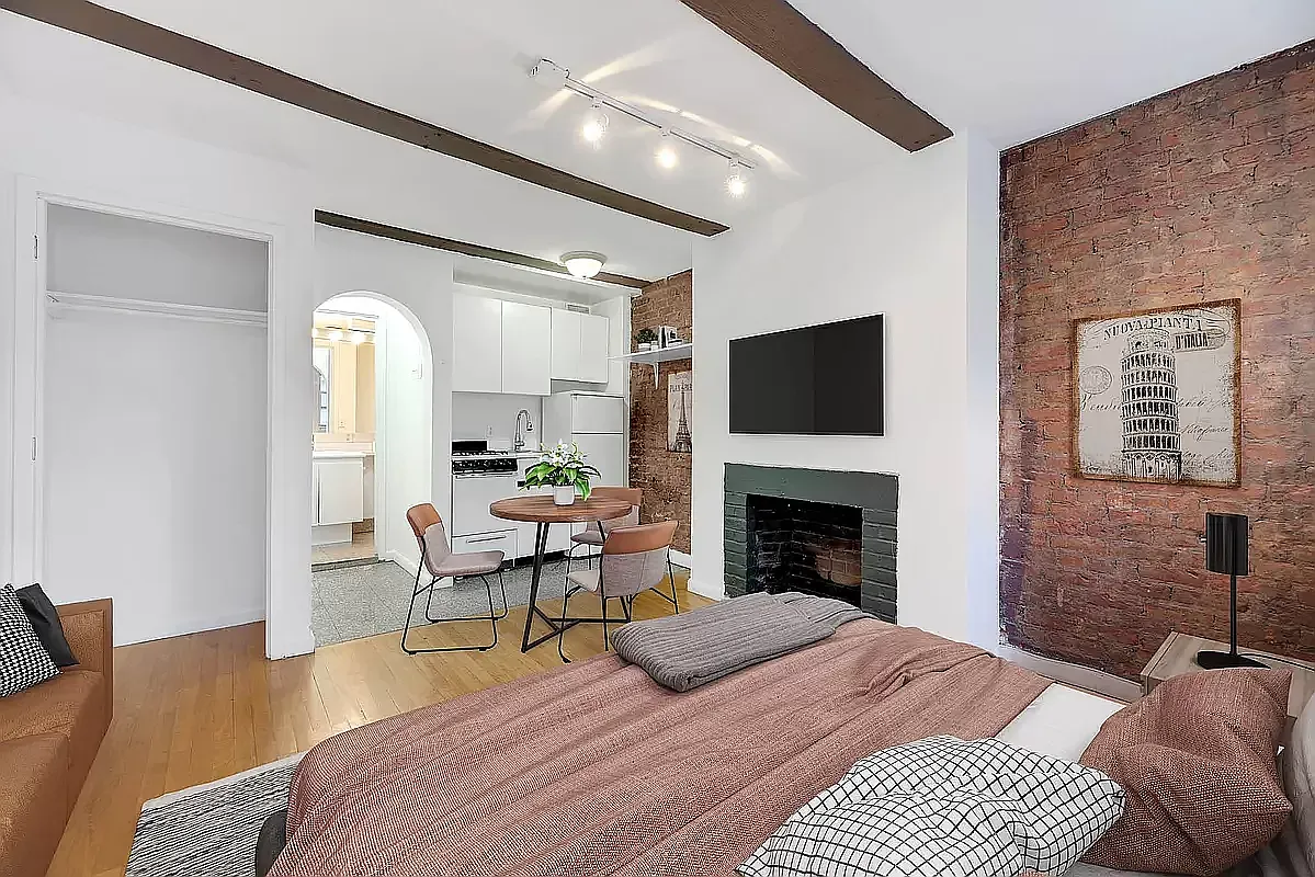 Photo 1 of 8 - 224 Sullivan St #B54 - Manhattan, NY Primary Photo - 224 Sullivan St #B54
