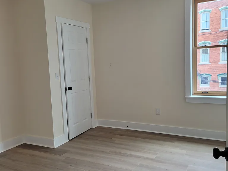104 N Front St — Photo 9