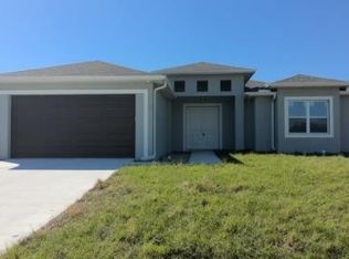 1011 Cedartree Ave, Lehigh Acres, FL 33971