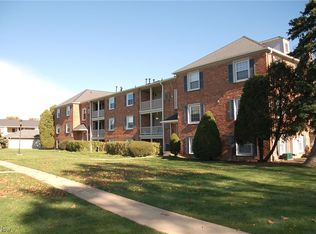 2234 Glouchester Dr, Lyndhurst, OH 44124