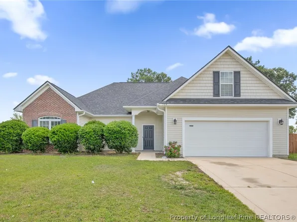 568 Wood Valley Ln, Raeford, NC 28376