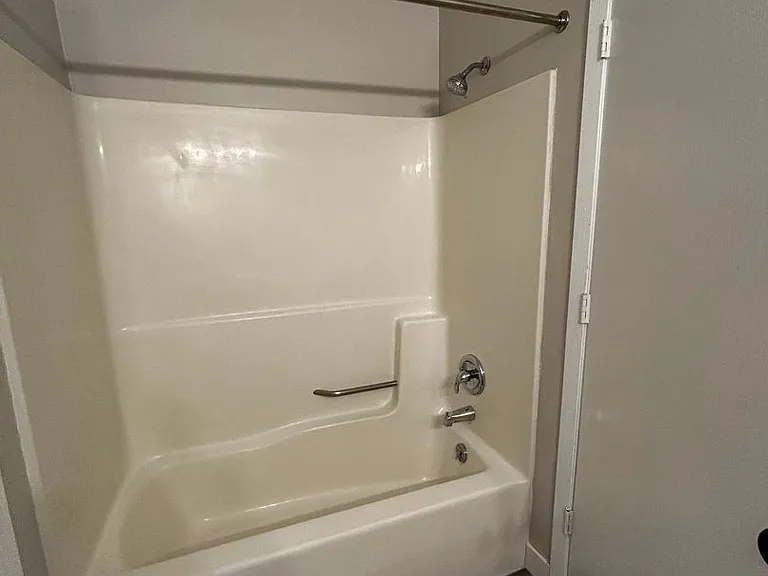 1320 Riverside Dr — Photo 9