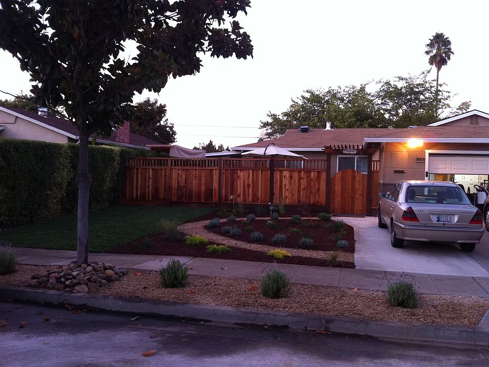 1st image of 983 Connie Dr