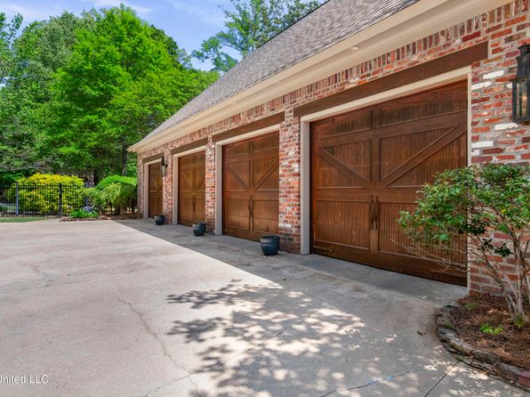 112 Langdon Dr, Madison, MS 39110