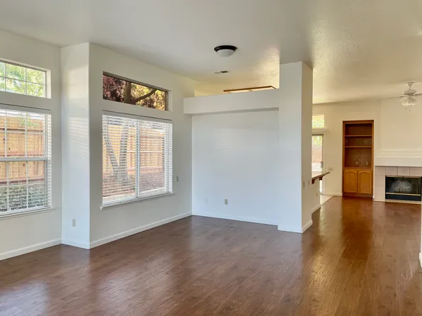 2575 Du Bois Dr, Roseville, CA 95661