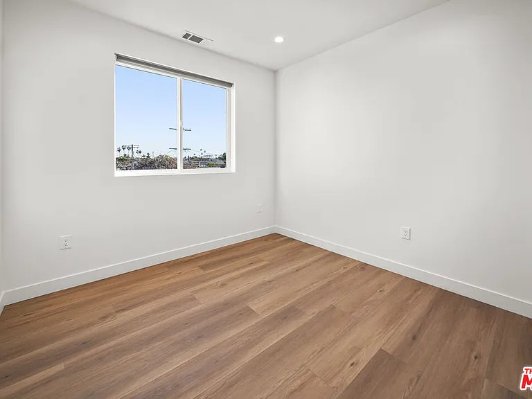 1907 S Corning St #1 — Photo 21