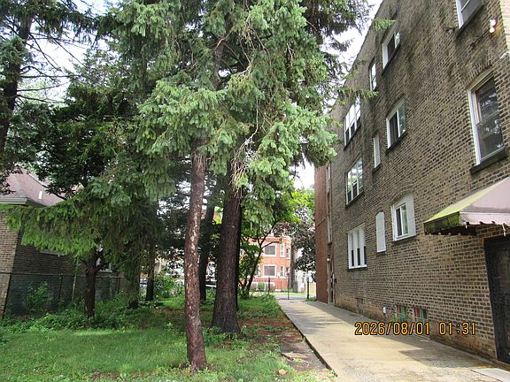 4th image of 1133 E 81st Pl