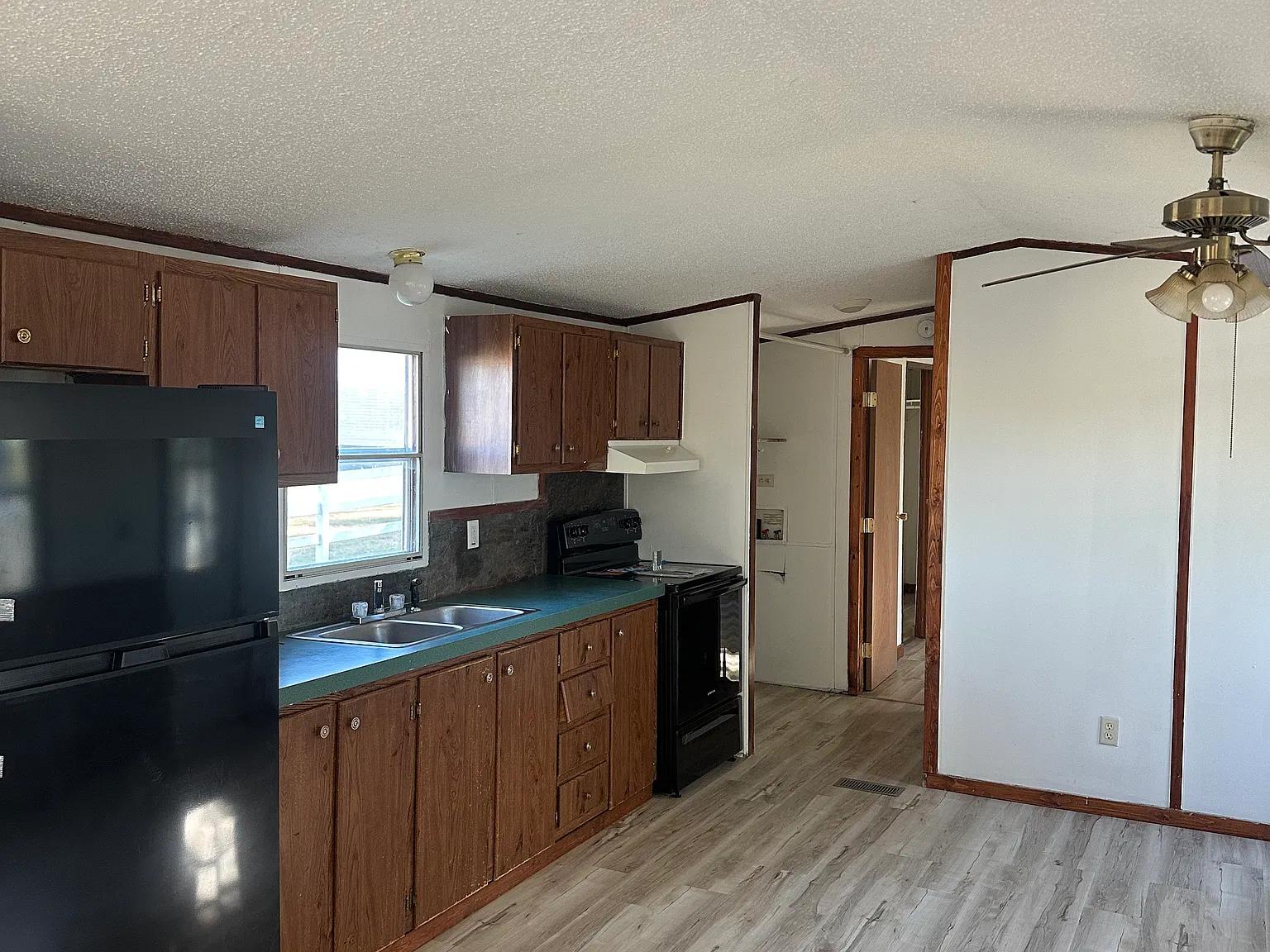 2 bed, 1000 sqft, $1,300 — Photo 3